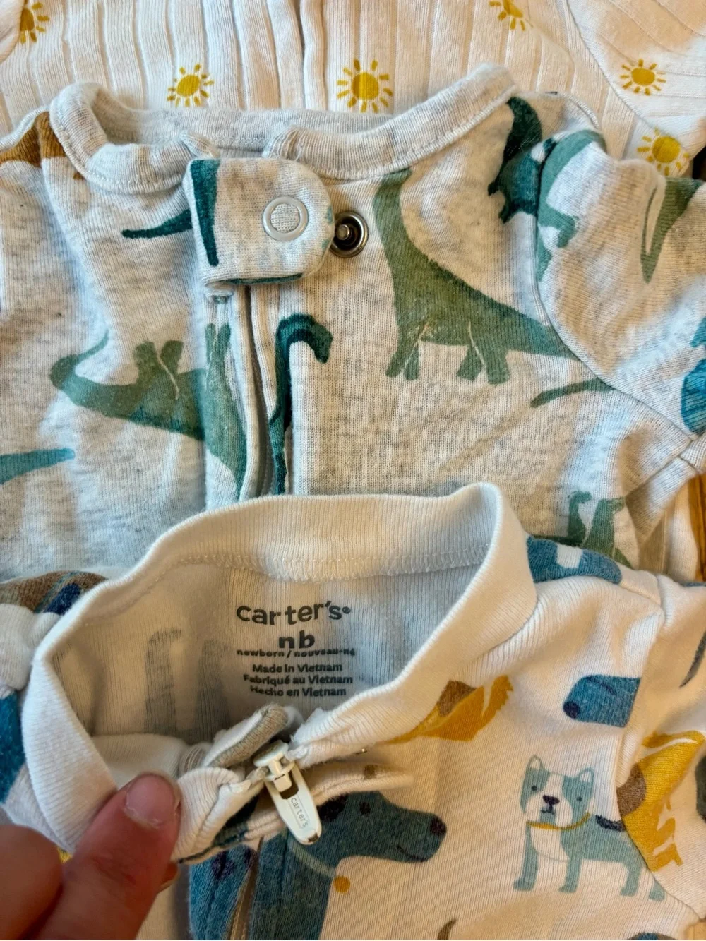 Mixed newborn clothes bundle